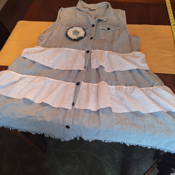 Sleeveless Denim Chambray Dress Tiered Ruffles Big Flower Accent Sz XL - Picture 14 of 16